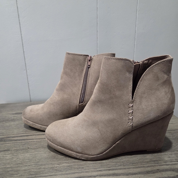 Wedge Ankle Boots - Picture 1 of 8